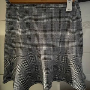 BANANA REPUBLIC PLAID MINI SKIRT.